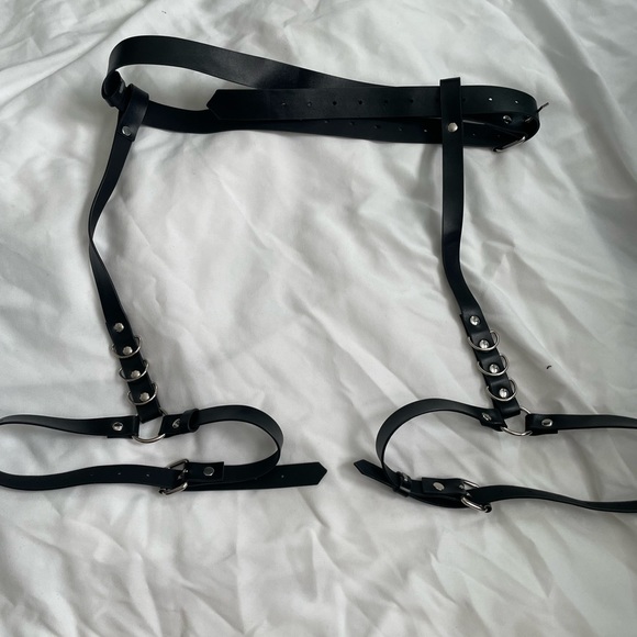 Faux Leather Garter Belt - Picture 5 of 5